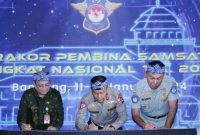 Kementerian Dalam Negeri (Kemendagri) dan Tim Pembina Sistem Administrasi Manunggal Satu Atap (Samsat) Nasional di antaranya Pelaksana Harian (Plh.) Direktur Jenderal (Dirjen) Bina Keuangan Daerah (Keuda) Kemendagri, Kepala Korps Lalu Lintas (Kakorlantas) Kepolisian Republik Indonesia (Polri), dan Direktur Utama (Dirut) Jasa Raharja