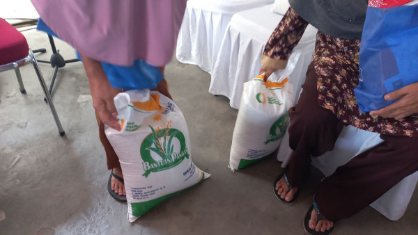 CPP beras Bulog yang dibagikan pemerintah ke masyarakat. (Foto: Ist)