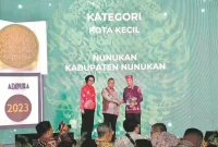 Foto: Pemerintah Kabupaten (Pemkab) Nunukan berhasil mempertahankan Piala Adipura untuk kedua secara berturut-turut. (Dok. Pemkab Nunukan)
