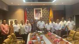 Foto : Walikota Samarinda, Andi Harun bersama perwakilan RT 41, Kel. Mugirejo.