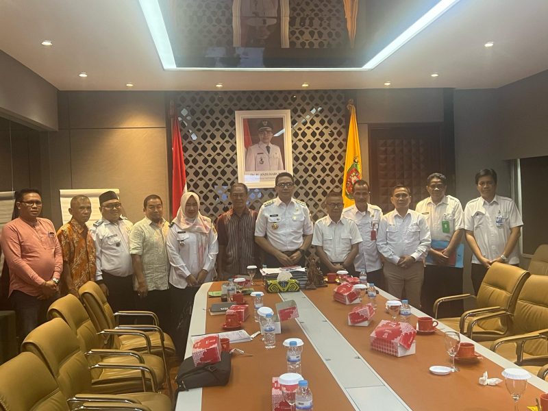 Foto : Walikota Samarinda, Andi Harun bersama perwakilan RT 41, Kel. Mugirejo.