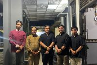 Foto : Bambang Bagus Wondo Saputra, S.A.P, anggota DPRD Kutim terpilih periode 2024-2029 (tengah) bersama dengan tim Jejaring Selaras Media Group.