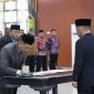 Foto: Bupati Syarwani melantik Direktur dan Komisaris PT Persada Mandiri dan Perumdam Air Minum Danum Benuanta. 