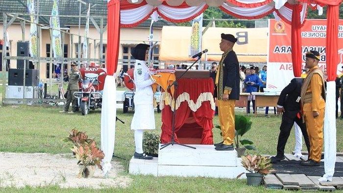 Foto: Bupati Bulungan, Syarwani sebagai instruktur upacara kemerdekaan Republik Indonesia ke-79