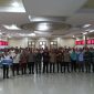 Foto: Bupati Bulungan, Syarwani (Tengah, baju kemeja kotak-kotak berwarna coklat) saat pemberian beasiswa oleh PT PKN.