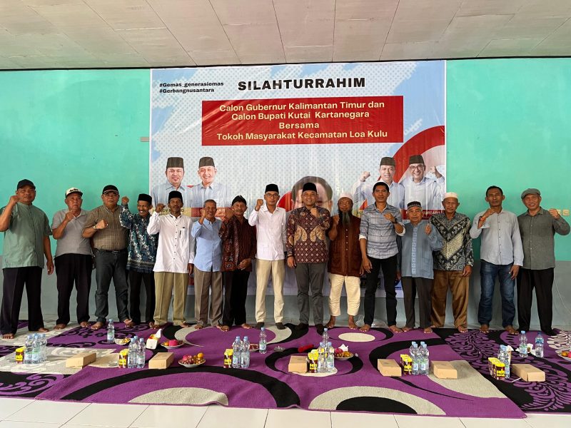 Ket: Foto Bersama Calon Gubernur Kalimantan Timur, Seno Aji dan Calon Bupati Kukar, Alif Turiadi bersama tokoh masyarakat, tokoh agama serta puluhan masyarakat Tenggarong bersilaturahim dan berdiskusi di Pendopo Desa Loa Kulu.
