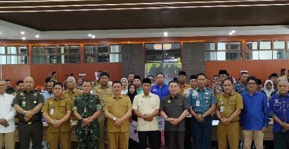 Foto: Bupati  Bulungan (tengah)