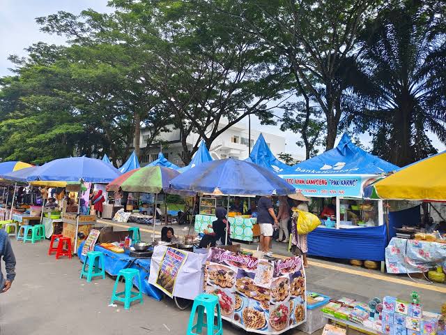 Foto : Aktivitas UMKM di Gor Sempaja.