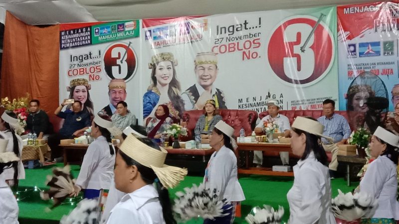 Foto : Kampanye Paslon Bupati dan Wakil Bupati Nomor Urut 3, Owena Mayang Shari-Stanislaus Liah.