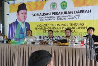 Foto: Sosperda Nomor 02 Tahun 2022 tentang Penyelenggaraan Pembangunan Ketahanan Keluarga. paling kanan, Kepala Desa Danau Redan, Bapajk Sabri. Anggota DPRD Provinsi Kalimantan Timur, Budianto Bulang (Kedua dari kanan), Narasumber, Ikhwan Syarif, SH. MH, (Ketiga dari Kanan), dan Moderator, Eko Abiyyu Dzulsuri Sulthon, S. Sos (Paling kiri)