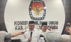 Siap Berkompetisi, Aulia-Rendi Daftarkan Diri Di KPU Kukar