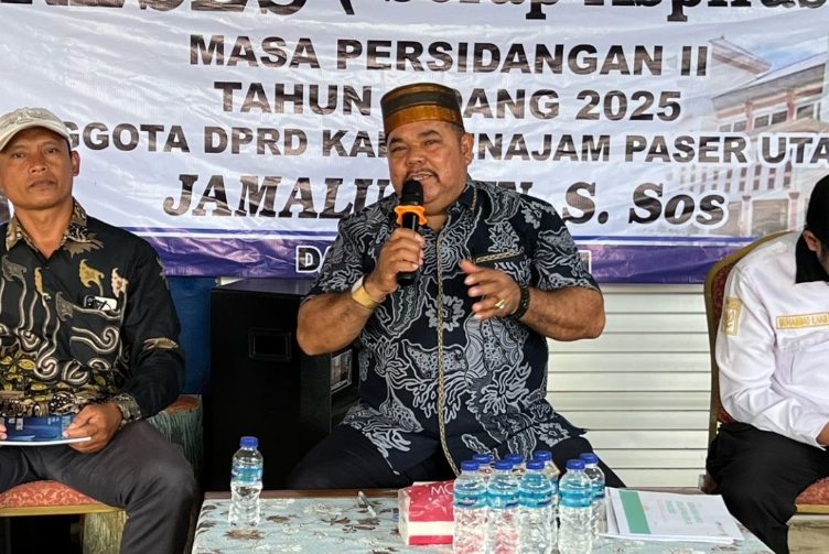 Foto: Jamaluddin berdialog langsung dengan nelayan pesisir saat kegiatan reses.