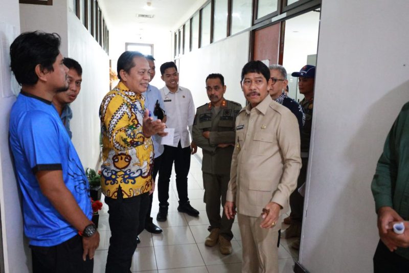Foto: Wakil Bupati PPU, Abdul Waris Muin, saat melakukan inspeksi mendadak di kantor dinas, Jumat, (21/03/2025).