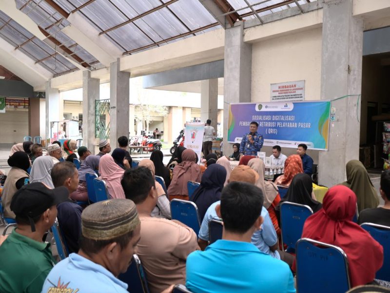 Foto: Sosialisasi pembayaran digital QRIS untuk pedagang Pasar Induk Penajam.