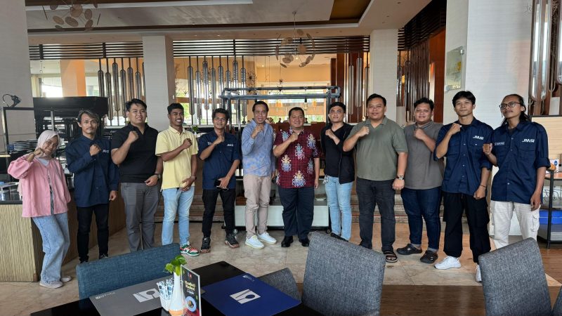 Foto: Sesi foto bersama Bupati PPU dan jajaran JMSI se-Kaltim. 