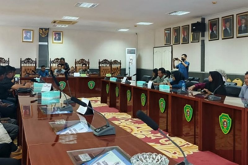 Foto: Ketua DPRD PPU, Raup Muin, saat memberikan keterangan terkait kondisi Bendungan Lawe-Lawe.