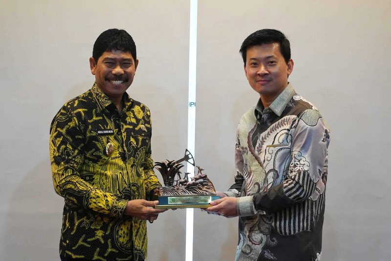 Foto: Kebersamaan Wakil Bupati PPU dan Kedutaan Singapura dalam forum Business Cooperation yang digelar di Kuningan, Jakarta.
