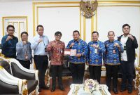 Foto: Bupati Penajam Paser Utara, Mudyat Noor, bersama Kepala Perwakilan Bank Indonesia Balikpapan, Robi Ariadi, dan jajaran berpose bersama usai audiensi.