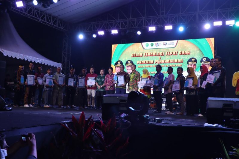 Foto: Penutupan acara Teknologi Tepat Guna (TTG) XI Tingkat Provinsi Kalimantan Timur di Stadion Panglima Sentik.