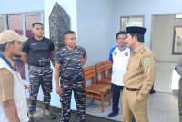 Foto: Wakil Bupati PPU, Abdul Waris Muin, saat meninjau langsung lokasi tenggelamnya KMP Muchlisa.
