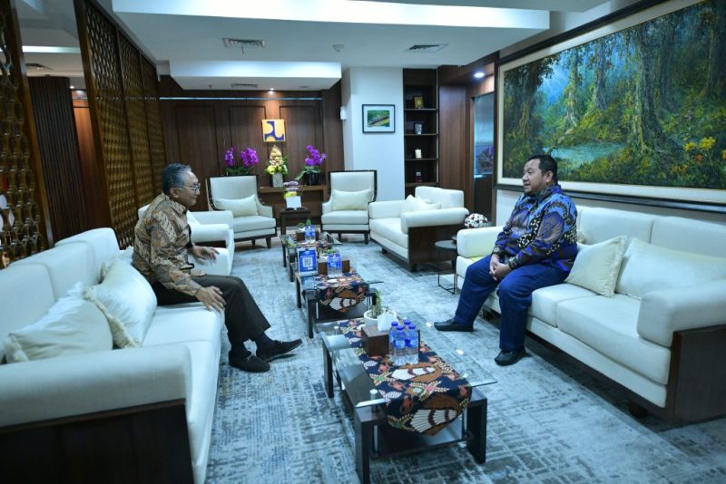 Bupati PPU, Mudyat Noor, bersama Menteri Pekerjaan Umum RI, Dody Hanggodoa.