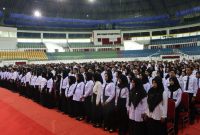 Foto: Para CPNS Formasi 2024 Pemkab PPU saat mengikuti acara penyerahan SK dan pengambilan sumpah jabatan di Dome Anden Oko.