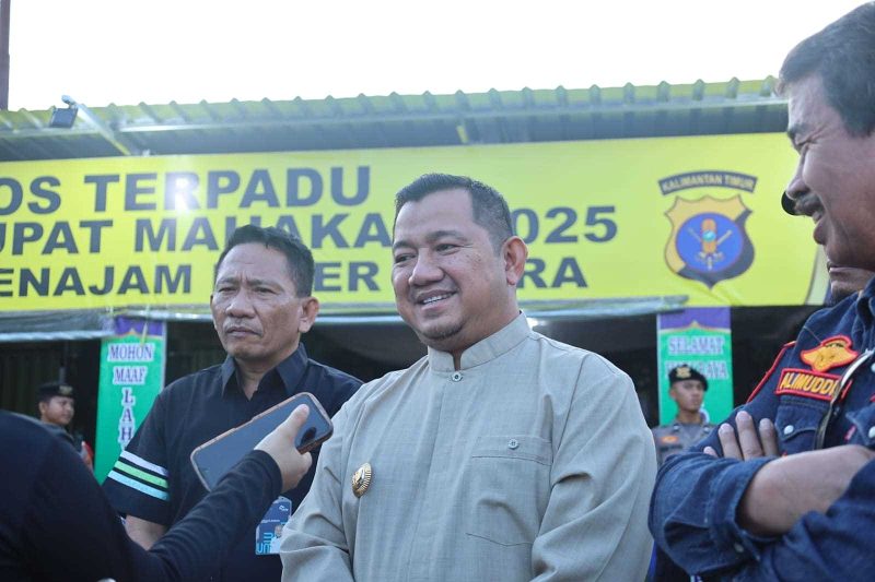 Foto: Bupati PPU, Mudyat Noor, saat meninjau arus mudik di Jembatan Pulau Balang.