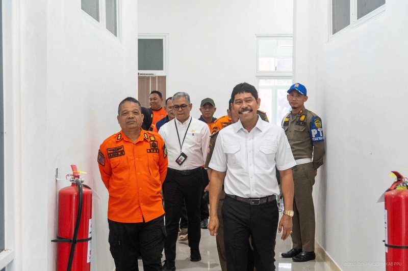 Foto: Wabup Abdul Waris Muin sidak kesiapan dan kedisiplinan ASN di BPBD dan Damkar PPU.