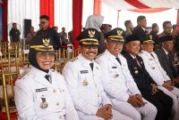 Foto: Wabup PPU hadir bersama jajaran kepala daerah di Upacara Hari Otonomi Daerah ke-29 di Balikpapan.