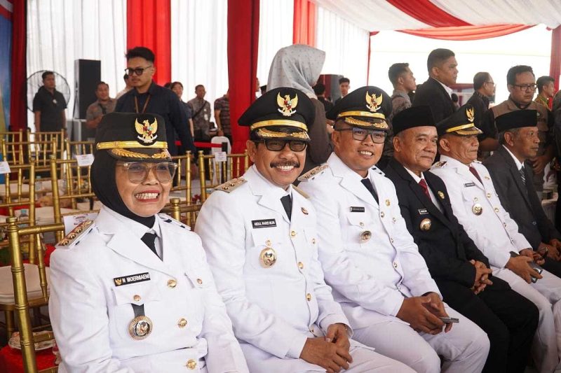 Foto: Wabup PPU hadir bersama jajaran kepala daerah di Upacara Hari Otonomi Daerah ke-29 di Balikpapan.