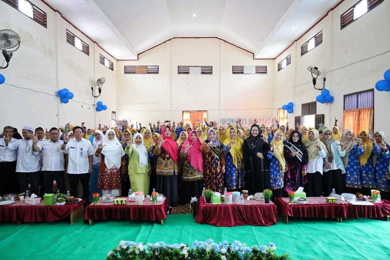 Foto: Sesi foto bersama menjadi penutup hangat kegiatan Halal Bihalal HIMPAUDI Kabupaten Penajam Paser Utara.
