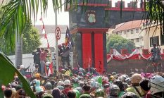Massa Ojol Kepung Mako Brimob Kwitang, Protes Kematian Rekan Yang Terlindas Rantis