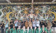 Mahasiswa KKN UINSI Gelar Seminar Pendidik di Loa Kulu : “Be The Teacher You Wish You Had”