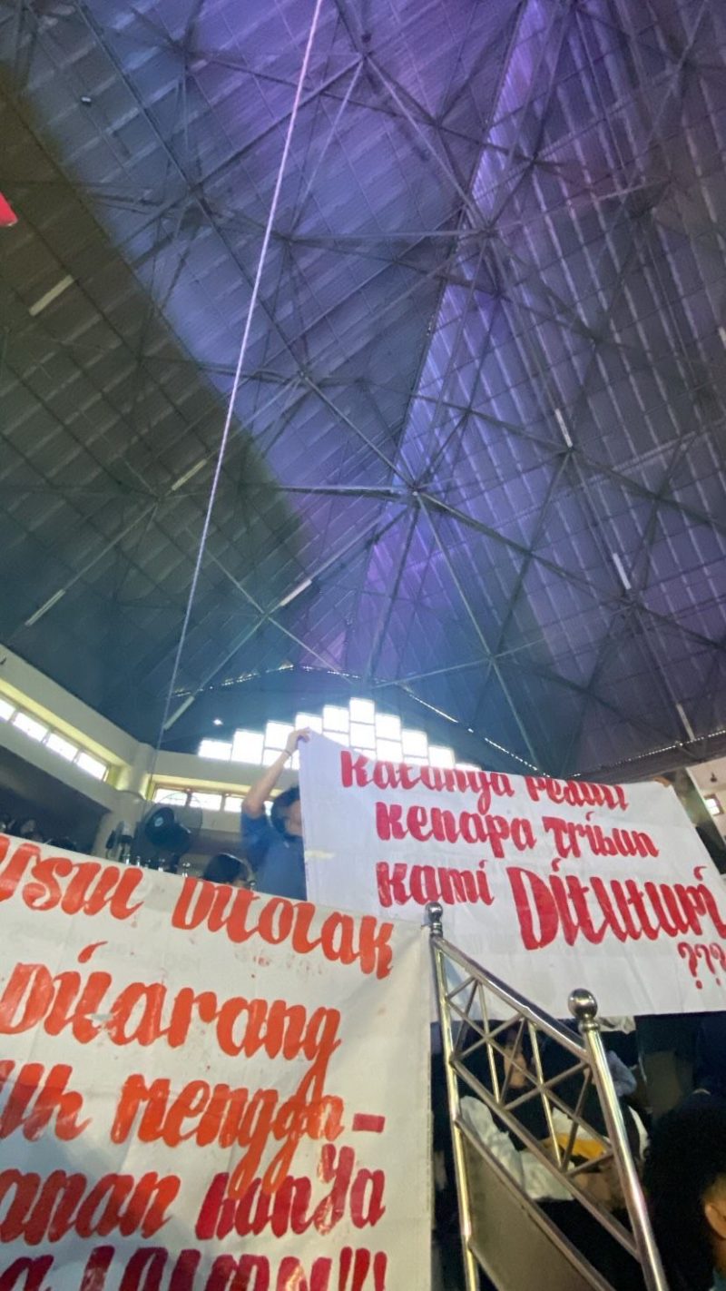 Foto : Kritikan Mahasiswa FIB Terkait PKKMB Unmul 2025.