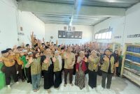 Foto : Foto bersama antara peserta Kegiatan Seminar PSGA dengan para pemateri.