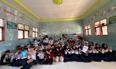 KKN UINSI Di SMPN 8 Loa Kulu : Stop Nikah Dini, Raih Mimpi