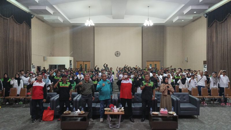 Foto : Kegiatan Apel Kebangsaan yang dilaksanakan oleh KSBSI Kaltim, FSPKEP dna FSP Kahutindo di Aula Kantor Dispora Kaltim yang lama. Minggu (19/10/2025).