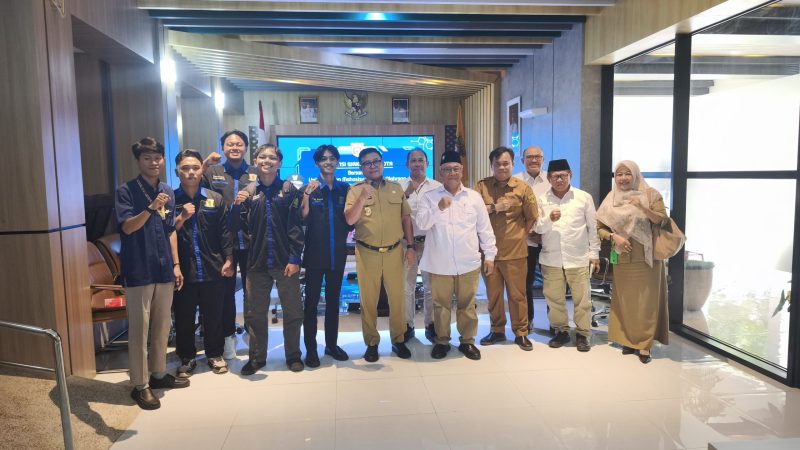 Foto : Saefudin Zuhri, Wakil Wali Kota Samarinda bersama dengan UKM Olahraga UINSI.