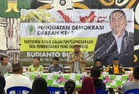 Foto : Budianto Bulang Dalam Kegiatan Penguatan Dasar Demokrasi Di Desa Rantau Sentosa, Kecamatan Busang, Kabupaten Kutai Timur.