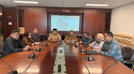 Foto: Rombongan DPRD Kukar, saat melakukan kunjungan kerja ke Pemprov Kaltim. Salah satunya, Hamdiah Z, S.Pd (jilbab cream muda).