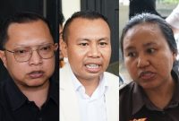 Foto: Kuasa Hukum Terdakwa Keempat Mahasiswa, Bambang Edi Darma (kiri/baju hitam). Kuasa Hukum Terdakwa Keempat Mahasiswa, Paulinus Dugis (tengah). Serta JPU, Ninin. A. Natsir (kanan).