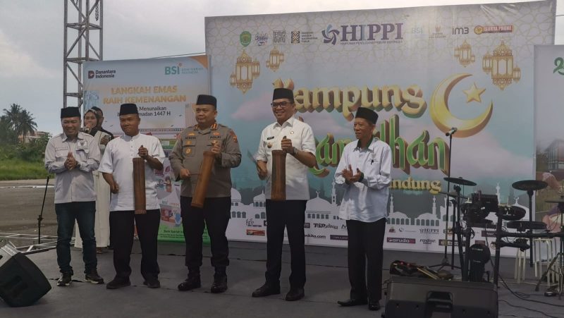  Walikota Samarinda, Andi harun saat meresmikan BAZNAS Drive Thru.