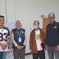 Anggota Dewan Perwakilan Rakyat Daerah (DPRD) Kutai Kartanegara, Hamdiah Z (Tengah),
