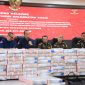 Foto : Uang Rp 214,28 Miliar yang disita Oleh Kejati Kaltim, dari Kasus Korupsi BMN