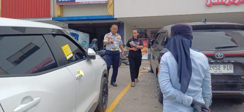 Foto : Dinas Perhubungan Kota Samarinda Ketika Sedang Melakukan Penertiban Parkir Liar.