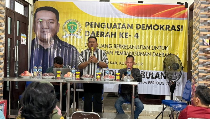 Anggota DPRD Prov. Kaltim, Budianto Bulang saat menyampaikan PDD di Desa Rinding, Kec. Teluk bayur, kab. berau. (Sull/LJ)