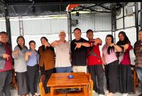 Foto: Ketua JMSI Kaltim terpilih Bayu Surya Gandamana (baju hitam tengah) yang menggantikan almarhum Mohammad Sukri. 