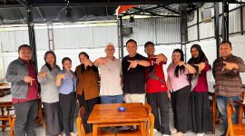 Foto: Ketua JMSI Kaltim terpilih Bayu Surya Gandamana (baju hitam tengah) yang menggantikan almarhum Mohammad Sukri. 