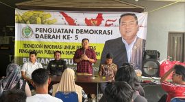 Foto: Anggota DORD Prov. Kaltim Budianto Bulang saat memaparkan PDD ke-5 di Kecamatan Sandaran, Kutim. 
