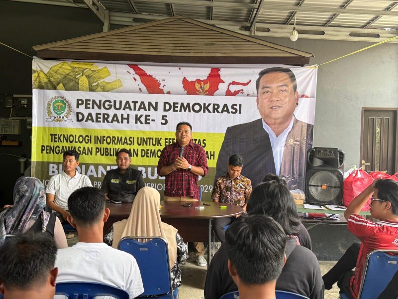 Foto: Anggota DORD Prov. Kaltim Budianto Bulang saat memaparkan PDD ke-5 di Kecamatan Sandaran, Kutim. 